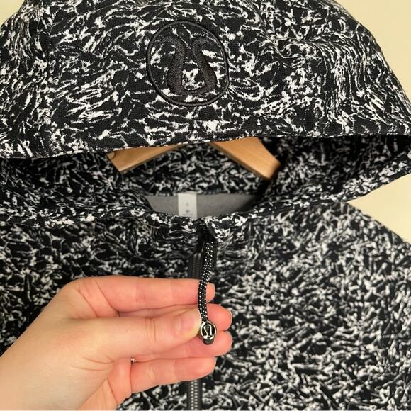 Lululemon Scuba Hoodie Zip Up Jacket IV in Iced Wave White Black / Black 6 - Picture 5 of 11